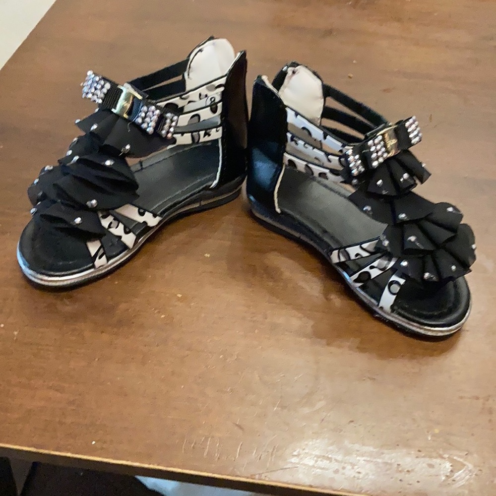 Sassy girl’s sandals (size 8)